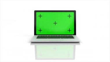 Beyaz arka planda yeşil ekranlı modern bir laptop açılıyor. Alfa kanalında 4K animasyon. 3B görüntüleme