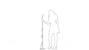 Şarkıcı kadının robot resmi retro bir mikrofonda cinsel hareketle şarkılar söylüyor. Beyaz arka plan. Siluet