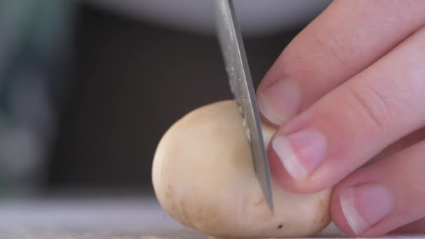 Sluiten Knop Champignons Worden Gehakt — Stockvideo