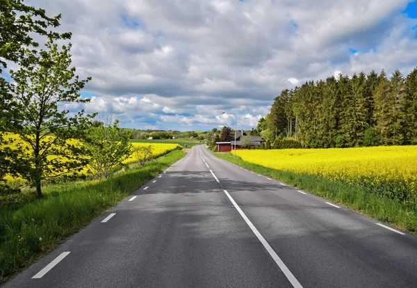 Wiejska Wiejska Droga Przebiegająca Przez Pola Widok Autostrady — Zdjęcie stockowe