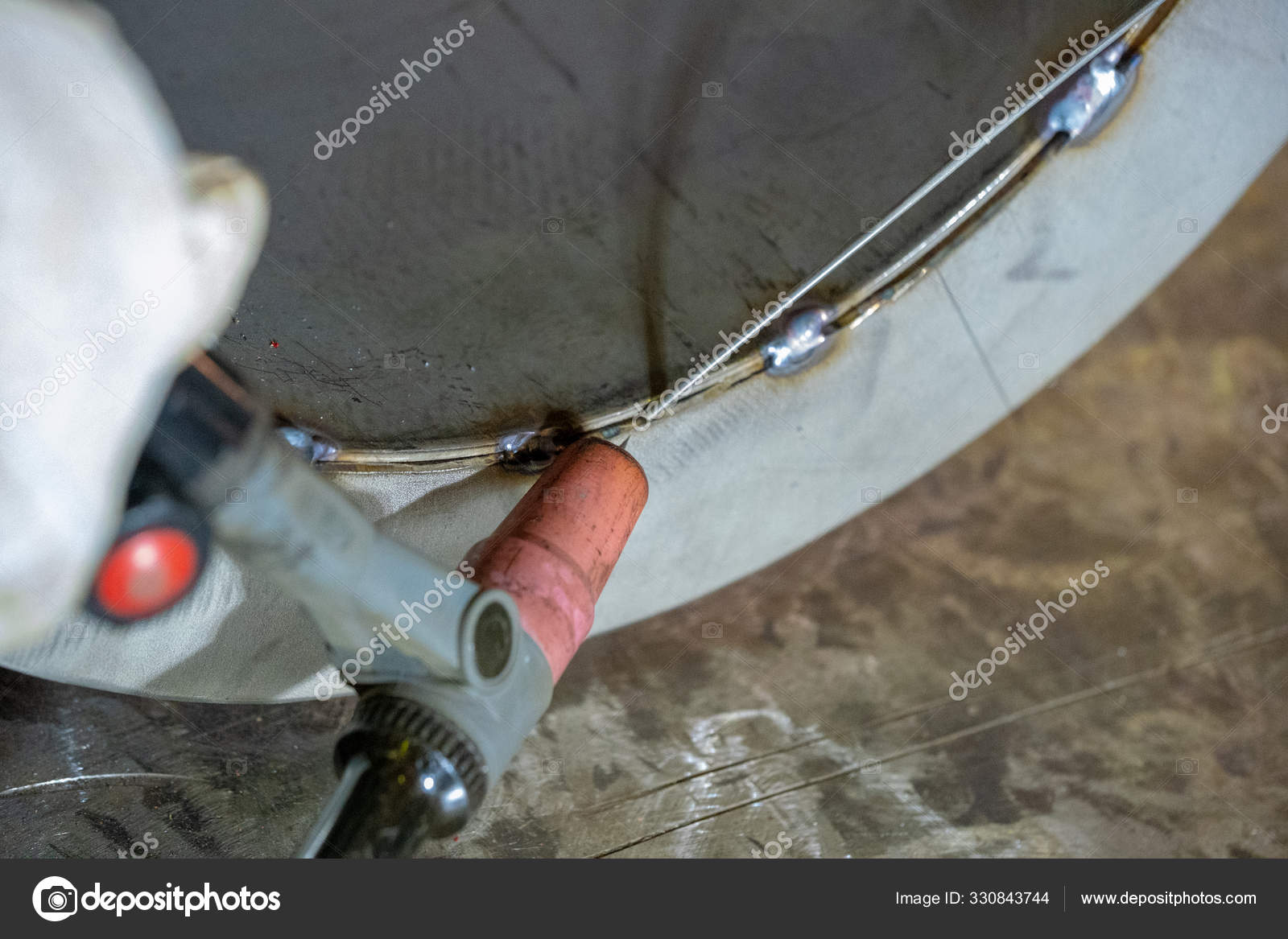 Welding of stainless steel pipe by electric arc welding in argon
