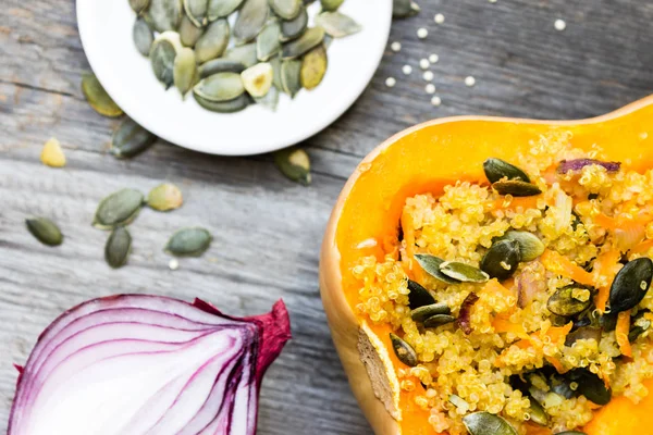 Top View Vegetarisk Mat Quinoa Med Pumpafrön Och Djupfryst Butternut Royaltyfria Stockbilder