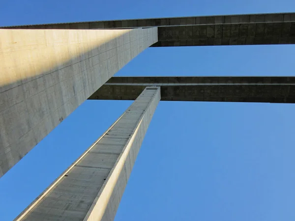 Puente de la autopista se cierra al cielo — Foto de Stock