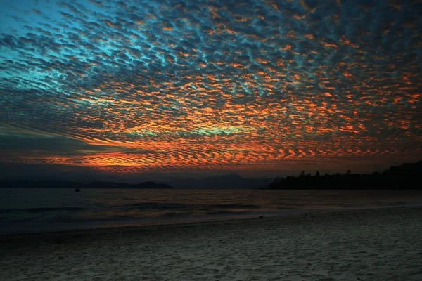 Piękny wschód słońca w scenie seascape — Zdjęcie stockowe