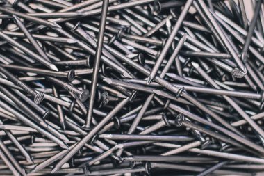 Aksesuarlar, çiviler ya da vidalar inşa ediliyor.