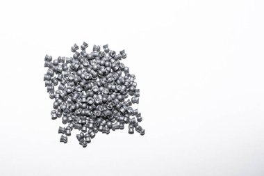 4.5 kalibrelik bir tüfekten çıkan kurşun mermiler..