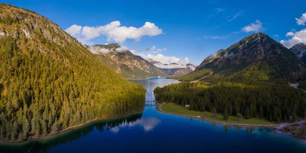 Pohled Kanál Most Mezi Jezerem Heiterwangersee Plansee Podzim — Stock fotografie