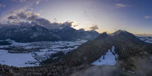 Mountain Vilsegg Vils City Lake Alatsee Snowy Winter While Sunset — Stock Photo, Image