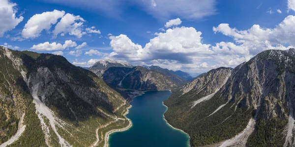 Widok Lotu Ptaka Błękitne Jezioro Panorama Plansee Wiosną Otoczony Alp — Zdjęcie stockowe