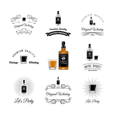 Şişe ve bardak alkol öğeleri. Tekila, şampanya, viski, şarap, konyak, bira ROM vektör çizim üzerinde beyaz izole