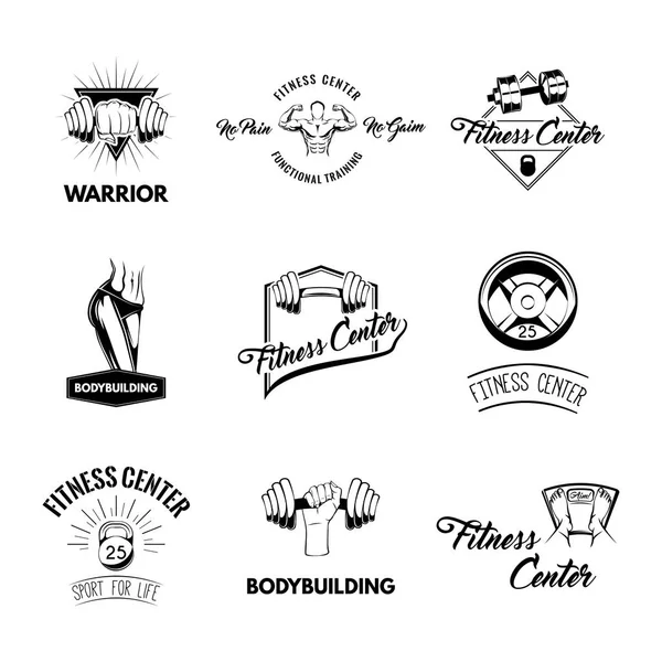 Fitness centrum etiketten instellen. Kettlebell, atletisch lichaam, schijf Barbell, Dumbbell, gewicht schaal. Sport badges. Bodybuilding logo. Vector. — Stockvector