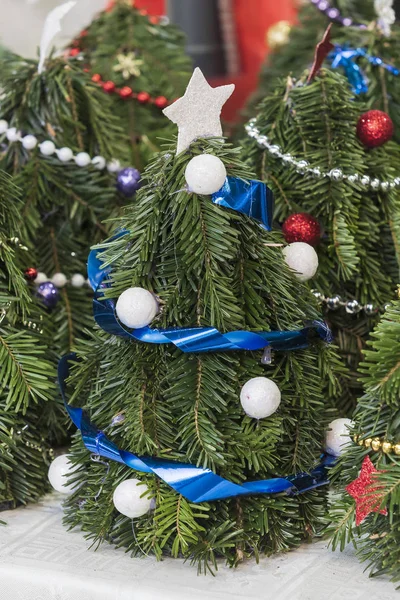Liten Julgran Dekorerad Med Vit Stjärna Trädet Till Salu — Stockfoto