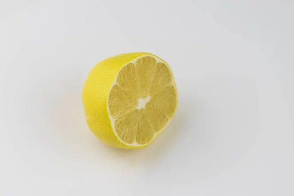 Половина Лимона Белом Фоне — стоковое фото