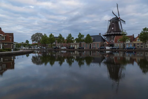 Canal Água Meppel Holanda Nascer Sol Fundo Céu Com Nuvens — Fotografia de Stock