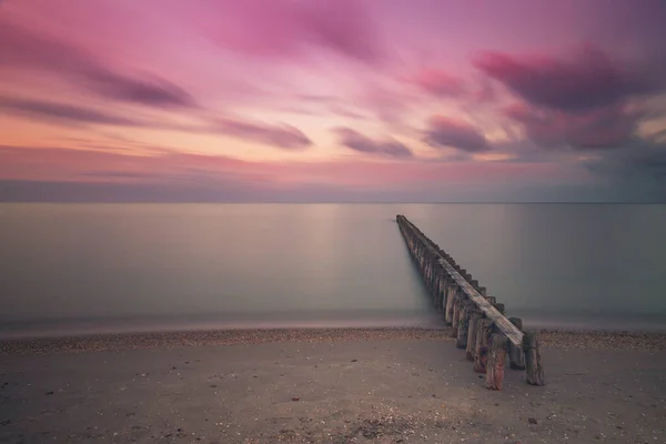 Dřevěné Vlnolamy Moři Při Východu Slunce Hindeloopen Holandsku Obloha Modrá — Stock fotografie