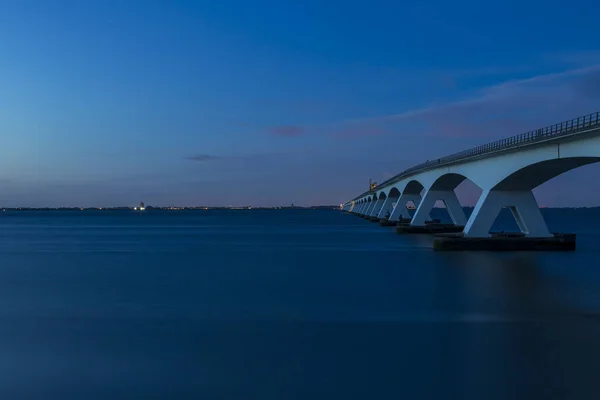 Schöne Lange Zeeland Brücke Foto Nach Sonnenuntergang Lange Zeit Blauer — Stockfoto