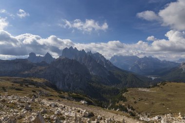 İtalyan Dolomitleri gündüz çekim yapıyor.