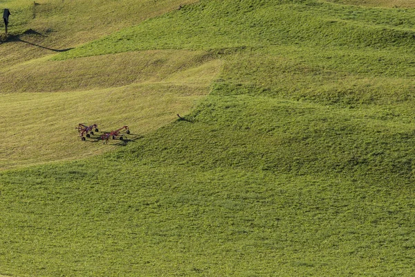 Pastwiska Wokół Włoskiego Miasta Vall Tolpei Dolomitach Jest Słoneczna Jesienna — Zdjęcie stockowe