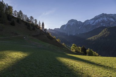İtalyan Dolomitleri gündüz çekim yapıyor.