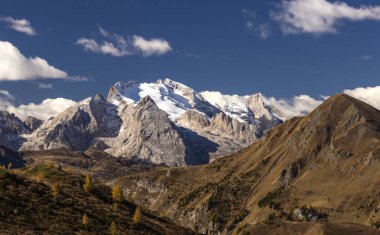 İtalyan Dolomitleri gündüz çekim yapıyor.