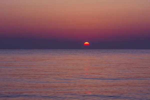 Восход Солнца Пляже Видом Море Солнце — стоковое фото