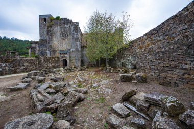 Carboeiro'nın St Lawrence Manastırı