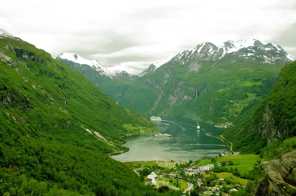 Θέα Στο Διάσημο Φιόρδ Της Geirangerfjord Στη Νορβηγία Ένα Από — Φωτογραφία Αρχείου