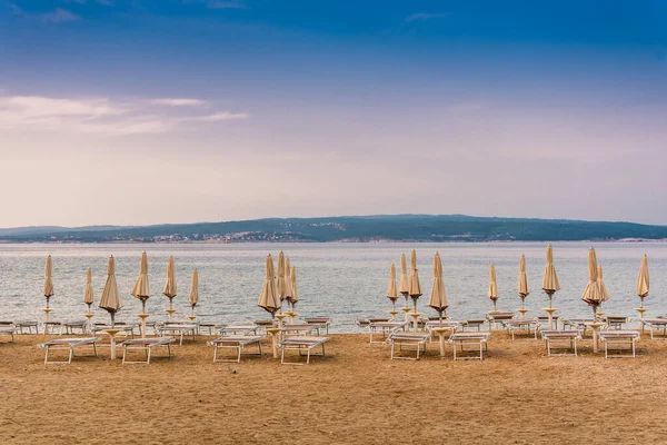 Osłony Słoneczne Pustej Plaży Crikvenica Godzinach Porannych Crikvenica Jest Popularnym — Zdjęcie stockowe