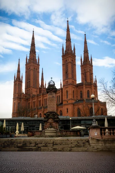 ドイツのヴィースバーデンにあるマルクト教会はネオゴシック様式の大聖堂です 州都ヘッセの主要なプロテスタント教会である — ストック写真