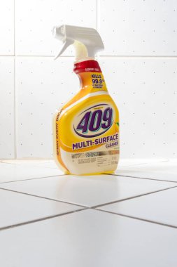 Mulit amaçlı temizlik spreyinin dezenfekte edilmesi.
