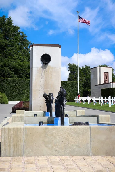 Fonte Golfinhos Cemitério Memorial Americano Luxemburgo Para Representar Ressurreição Vida — Fotografia de Stock