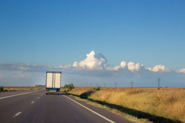 kamyon kamyonet önde olan ülke iki satır yol