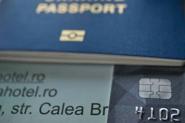 Подорож в Європі готель бронювання картки Visa і ідентифікатор паспорта — стокове фото