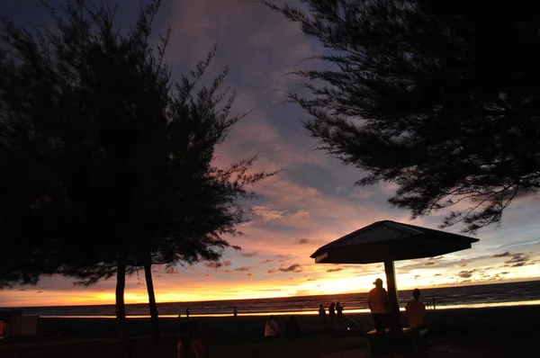 サラワク マレーシア 2019年10月7日 サラワク州ミリでの日没時のルアック湾とタンジュン ルバンの美しいビーチ — ストック写真
