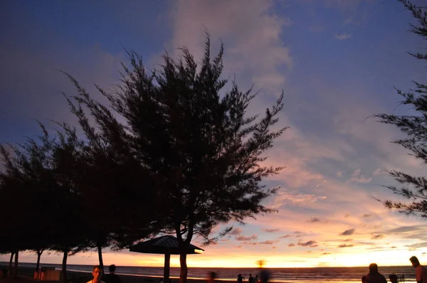 サラワク マレーシア 2019年10月7日 サラワク州ミリでの日没時のルアック湾とタンジュン ルバンの美しいビーチ — ストック写真