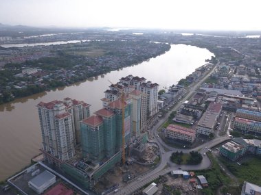 Kuching, Sarawak / Malezya - 8 Kasım 2019: Sarawak, Borneo Adası 'nın başkenti Kuching şehrinin binaları, simgeleri ve manzarası. Kuching şehrinin ünlü simgelerini gösteriyor. 