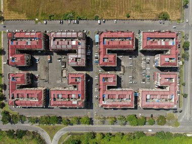 Kuching, Sarawak / Malezya - 8 Kasım 2019: Sarawak, Borneo Adası 'nın başkenti Kuching şehrinin binaları, simgeleri ve manzarası. Kuching şehrinin ünlü simgelerini gösteriyor. 