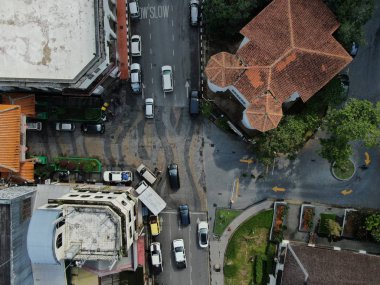 Kuching, Sarawak / Malezya - 8 Kasım 2019: Sarawak, Borneo Adası 'nın başkenti Kuching şehrinin binaları, simgeleri ve manzarası. Kuching şehrinin ünlü simgelerini gösteriyor. 