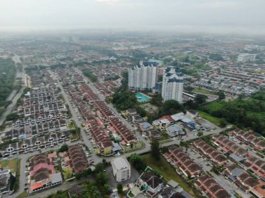 Kuching, Sarawak / Malezya - 8 Kasım 2019: Sarawak, Borneo Adası 'nın başkenti Kuching şehrinin binaları, simgeleri ve manzarası. Kuching şehrinin ünlü simgelerini gösteriyor. 