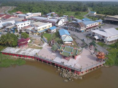 Kuching, Sarawak / Malezya - 8 Kasım 2019: Sarawak, Borneo Adası 'nın başkenti Kuching şehrinin binaları, simgeleri ve manzarası. Kuching şehrinin ünlü simgelerini gösteriyor. 