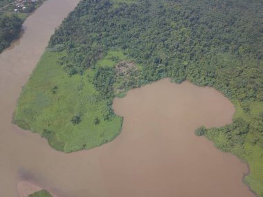 Kuching, Sarawak / Malezya - 8 Kasım 2019: Sarawak, Borneo Adası 'nın başkenti Kuching şehrinin binaları, simgeleri ve manzarası. Kuching şehrinin ünlü simgelerini gösteriyor. 