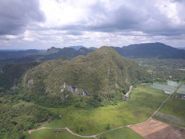 Bau, Sarawak / Malezya - 27 Ekim 2019: The Landmarks, Scenery, Commercial Centers and Nature of Bau, the Borneo Adası