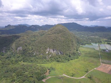 Bau, Sarawak / Malezya - 27 Ekim 2019: The Landmarks, Scenery, Commercial Centers and Nature of Bau, the Borneo Adası