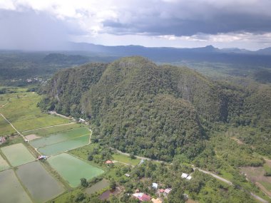 Bau, Sarawak / Malezya - 27 Ekim 2019: The Landmarks, Scenery, Commercial Centers and Nature of Bau, the Borneo Adası