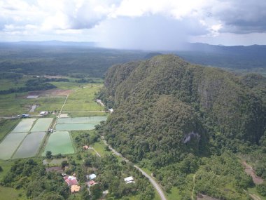 Bau, Sarawak / Malezya - 27 Ekim 2019: The Landmarks, Scenery, Commercial Centers and Nature of Bau, the Borneo Adası