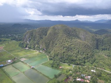 Bau, Sarawak / Malezya - 27 Ekim 2019: The Landmarks, Scenery, Commercial Centers and Nature of Bau, the Borneo Adası