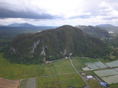 Bau, Sarawak / Malezya - 27 Ekim 2019: The Landmarks, Scenery, Commercial Centers and Nature of Bau, the Borneo Adası