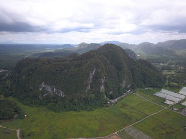 Bau, Sarawak / Malezya - 27 Ekim 2019: The Landmarks, Scenery, Commercial Centers and Nature of Bau, the Borneo Adası