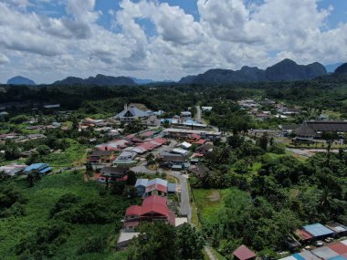 Bau, Sarawak / Malezya - 27 Ekim 2019: The Landmarks, Scenery, Commercial Centers and Nature of Bau, the Borneo Adası