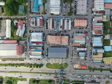 Kuching, Sarawak / Malezya - 20 Kasım 2019: Kuching-Serian yolunun 17. Mil 'indeki Siburan köyünün havadan görünüşü, Sarawak.
